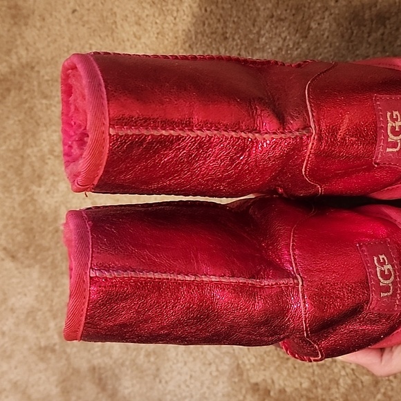 UGG Big Kid's Classic Metallic Sparkle Short Boots - Picture 7 of 14